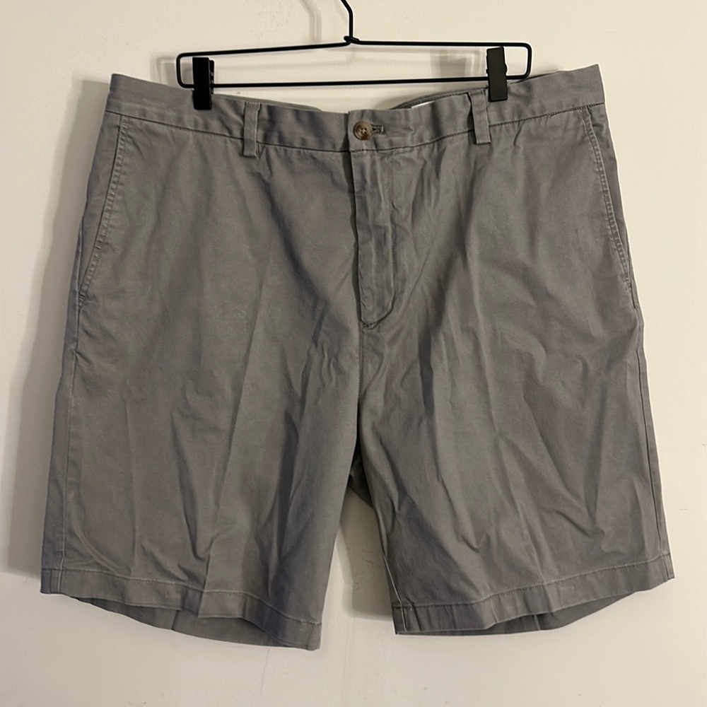 Vineyard Vines men’s breaker shorts, size 42